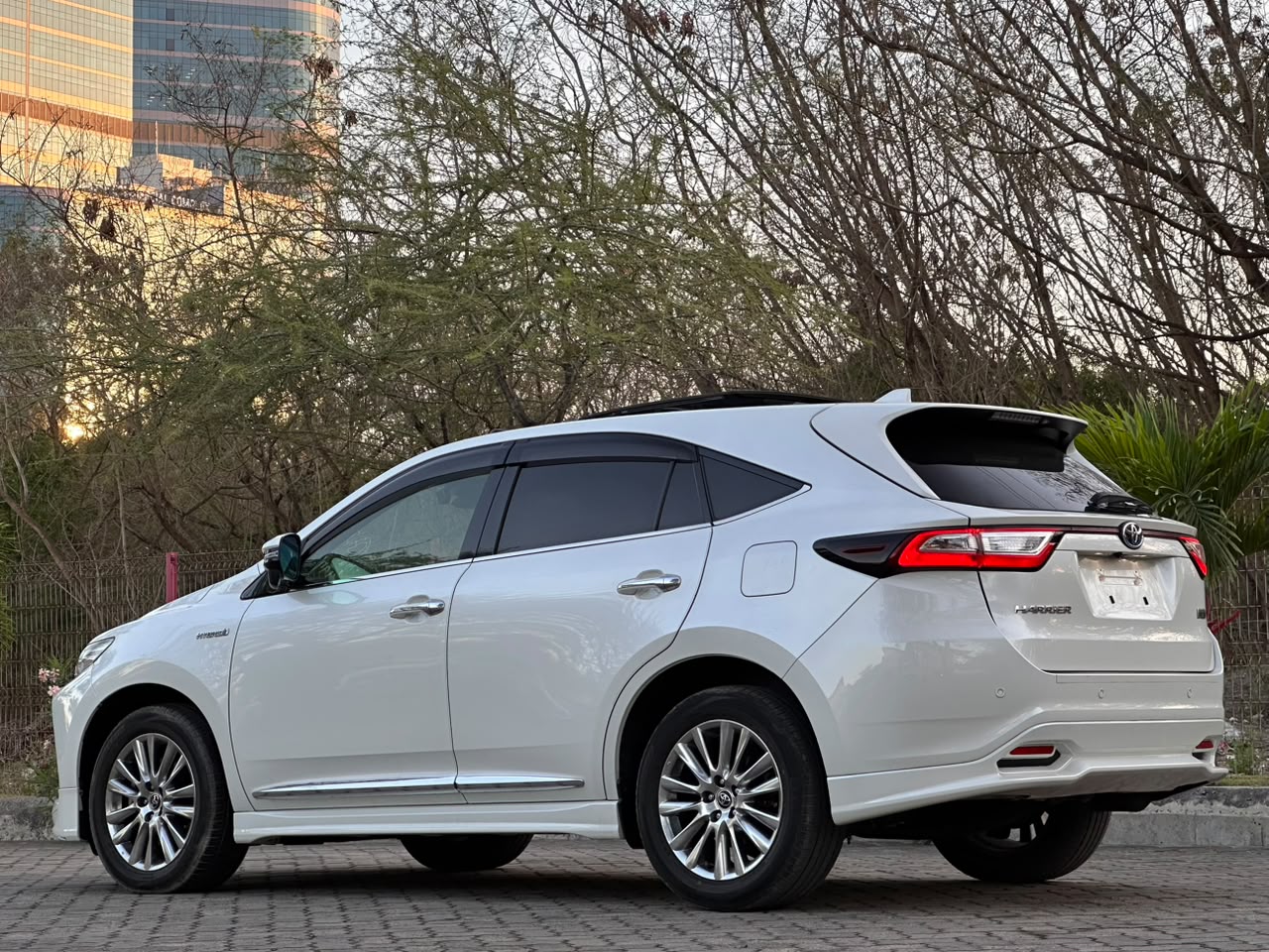 TOYOTA HARRIER NEW MODEL thumbnail 2